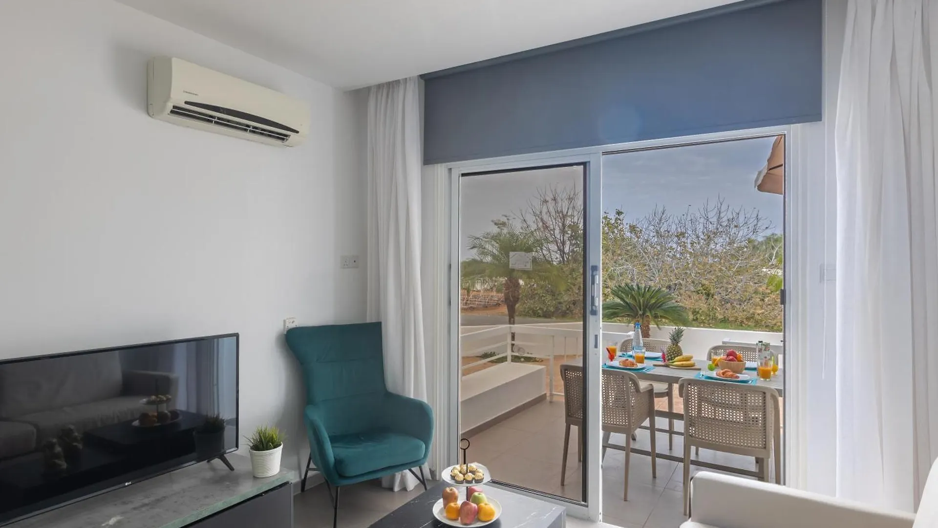 Sun & Sea Seaview Apartment Протарас